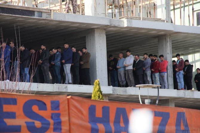 Afrin Şehidini Eşi Üniformasıyla Uğurladı