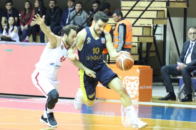 Fenerbahçe Liderliğini Sürdürdü