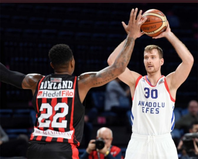 Efes 12. Galibiyetini Aldı