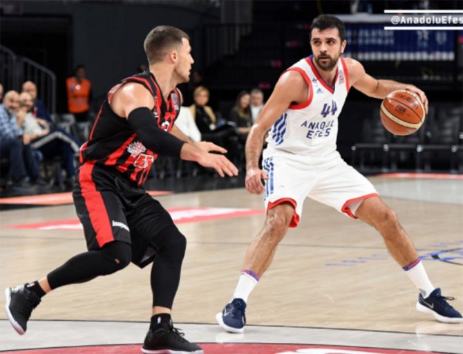 Efes 12. Galibiyetini Aldı