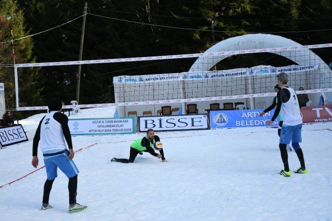 Artvin’de Kar Voleybolu Şampiyonası Sona Erdi