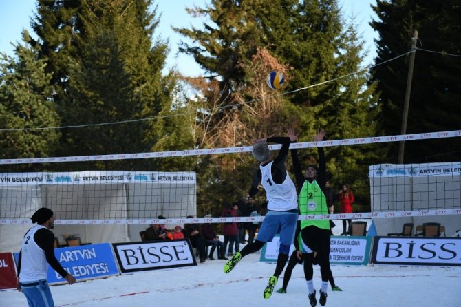 Artvin’de Kar Voleybolu Şampiyonası Sona Erdi