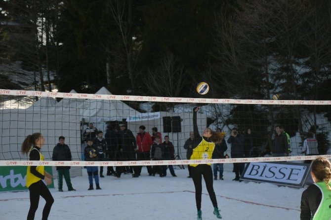 Artvin’de Kar Voleybolu Şampiyonası Sona Erdi