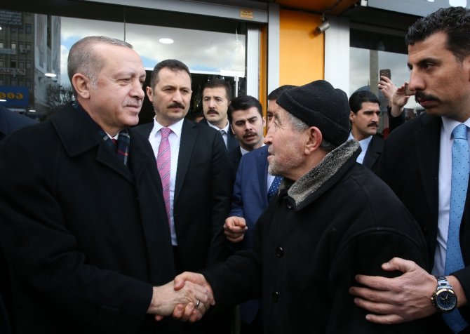 Cumhurbaşkanı Erdoğan’dan Esnafa Çat Kapı Ziyaret
