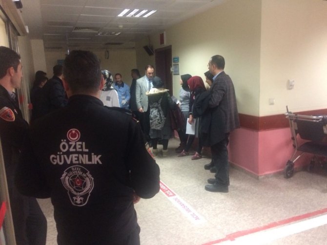 Okul Servisi İle Otomobil Çarpıştı: 16 Yaralı
