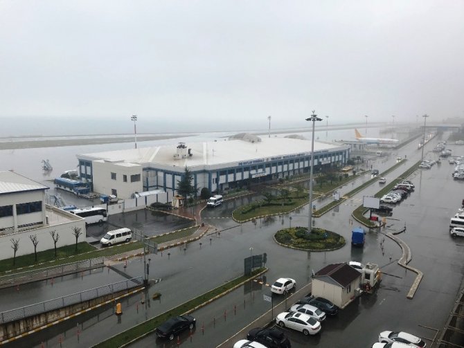 Trabzon’da Sis Hava Ulaşımını Olumsuz Etkiledi