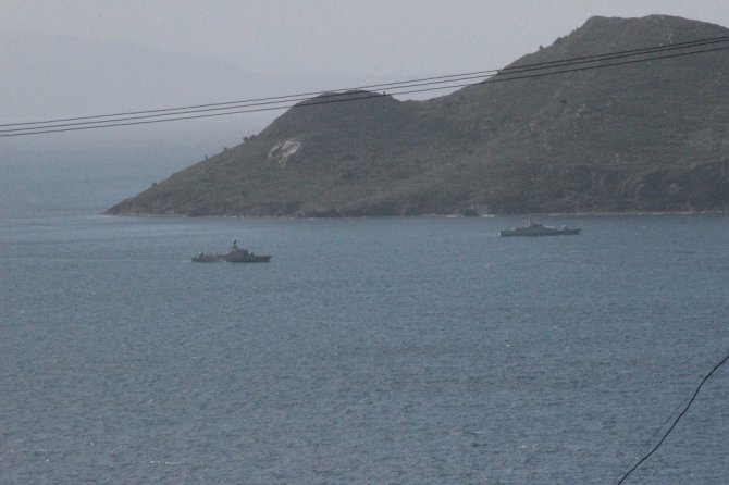 Türk Savaş Gemileri Kardak Kayalıklarından Ayrılmadı