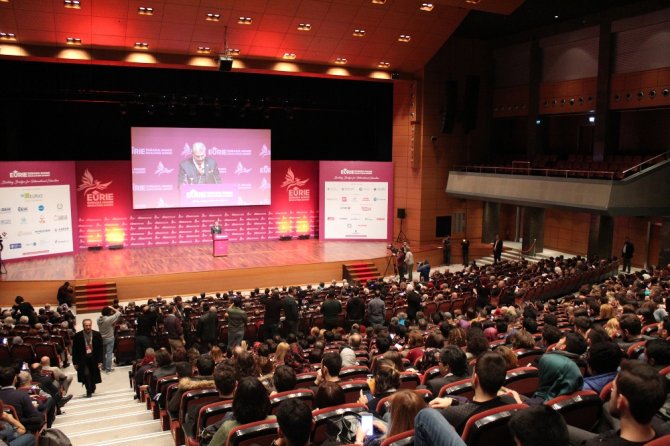Dünyanın En Büyük Üçüncü Eğitim Zirvesi İstanbul’da Başladı