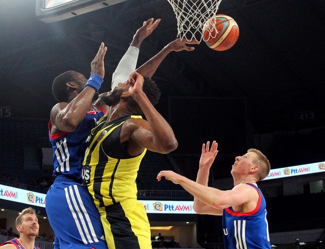 Anadolu Efes Fenerbahçe’yi Geçip Yarı Finale Yükseldi