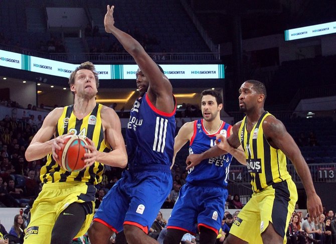Anadolu Efes Fenerbahçe’yi Geçip Yarı Finale Yükseldi