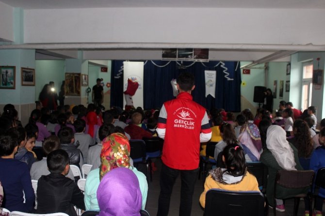 Gümüşhane Gençlik Merkezi Tiyatro İle Her Yerde