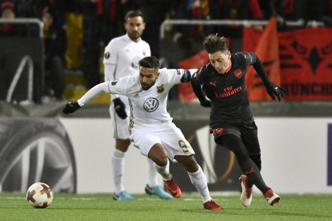 Mesut Özil’li Arsenal, Östersunds’u Farklı Mağlup Etti