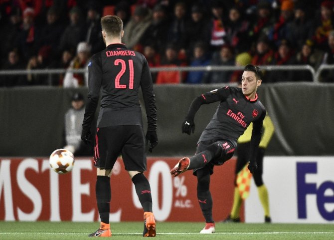 Mesut Özil’li Arsenal, Östersunds’u Farklı Mağlup Etti