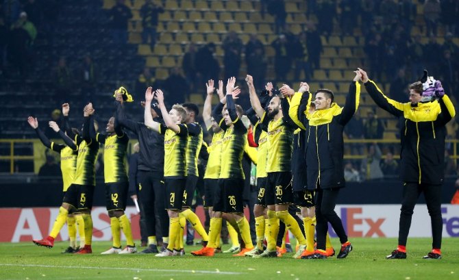 Borussia Dortmund, 90’da Güldü