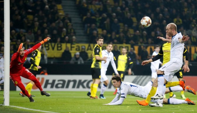 Borussia Dortmund, 90’da Güldü