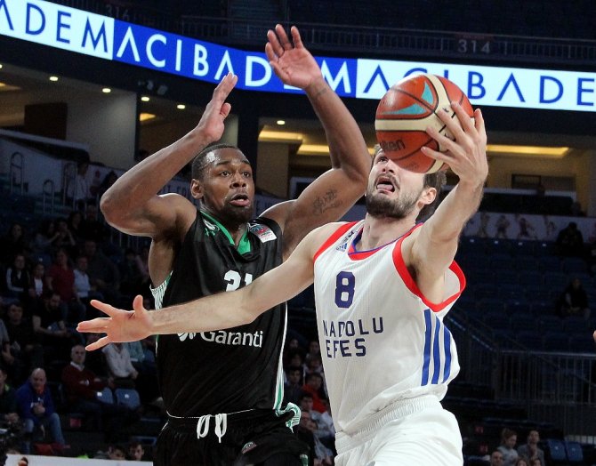 Kupada İlk Finalist Anadolu Efes