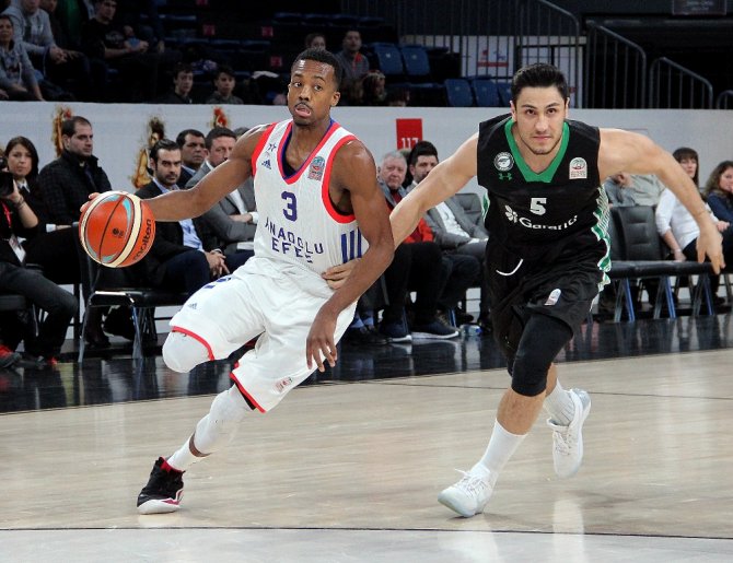 Kupada İlk Finalist Anadolu Efes