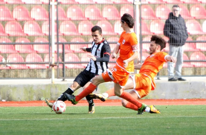 Adanaspor Son Dakikada Güldü