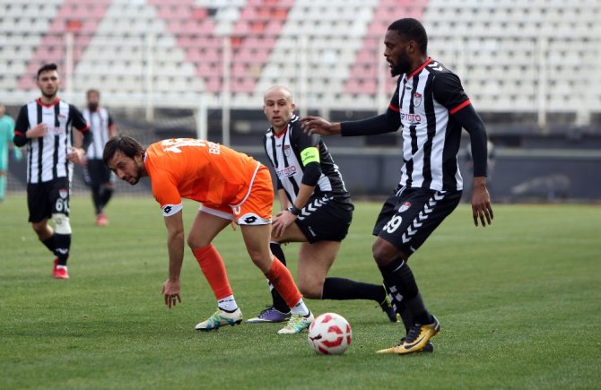 Adanaspor Son Dakikada Güldü