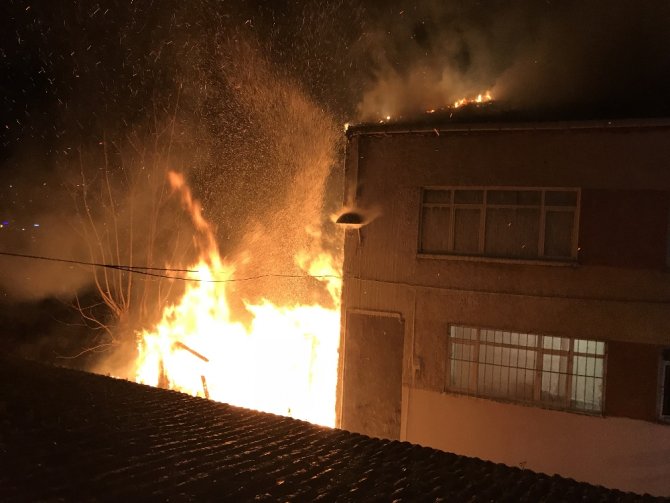 İstanbul’da Korkutan Yangın