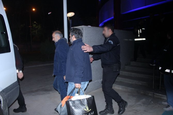 Gülen’i İzlerken Yakalanan Doktorlar Tutuklandı
