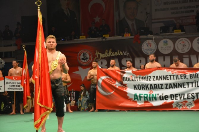Başpehlivanlar Şehitler İçin Kol Bağladı