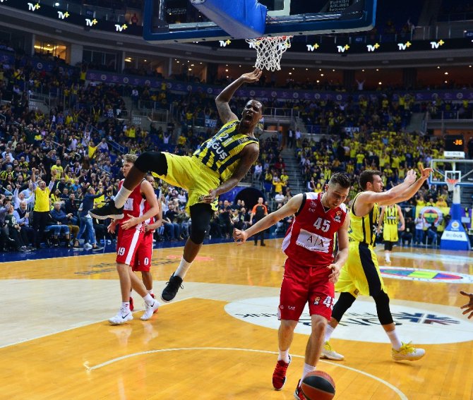 Fenerbahçe Doğuş, Milan’a Fark Attı