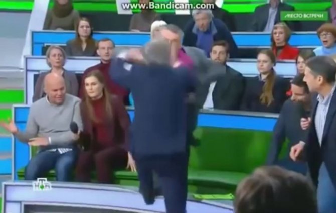 Rusya’da Canlı Yayında Yumruklu Kavga