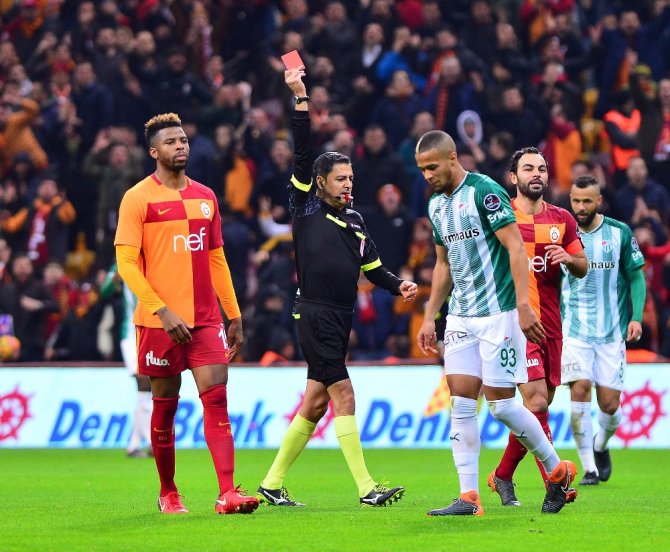 Aslan Timsah’ı Gole Boğdu