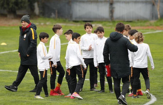 Galatasaray Akhisarspor Mesaisine Başladı