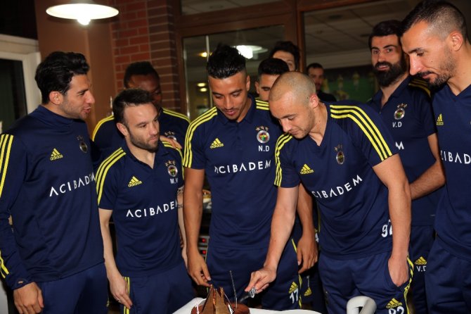 Derbi Öncesi Dirar’a Doğum Günü Süprizi