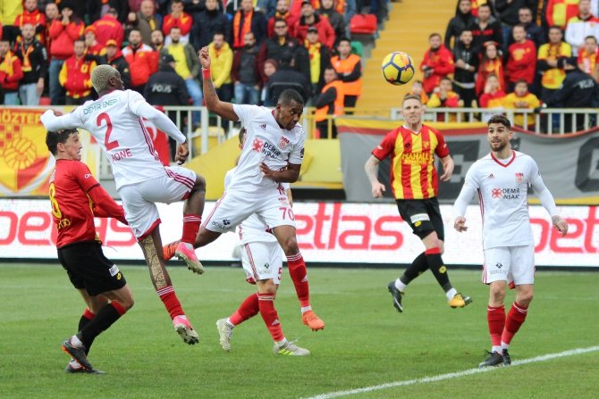 Göztepe Evinde Sivas’ı Devirdi