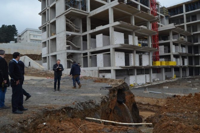 Hastane İnşaatı Yanında Göçük: 1 Yaralı
