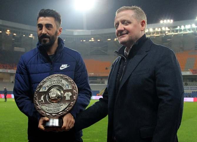 Mahmut Ve Visca’ya Plaket Verildi
