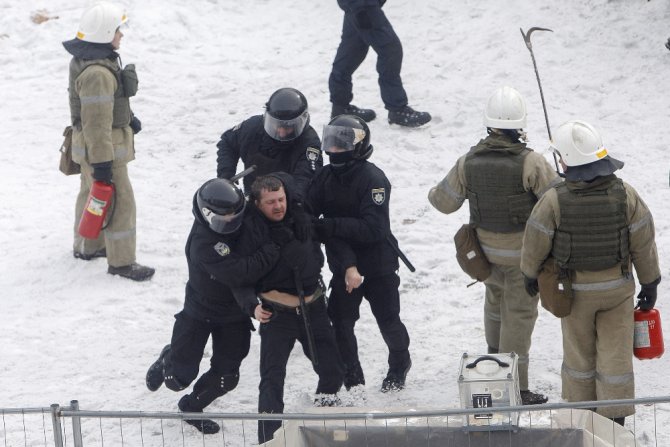 Ukrayna’daki Çatışmalarda 8 Polis Yaralandı