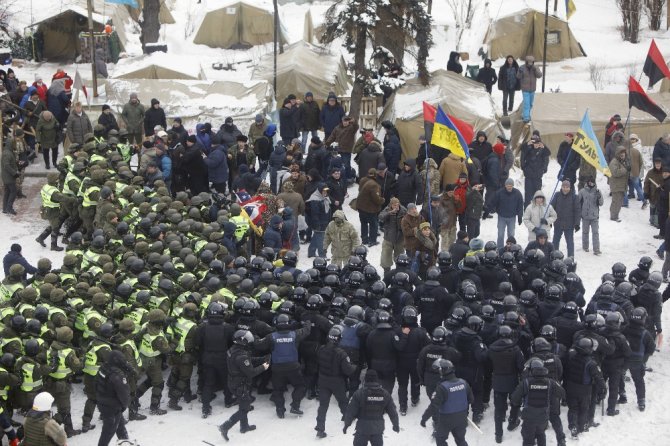 Ukrayna’daki Çatışmalarda 8 Polis Yaralandı