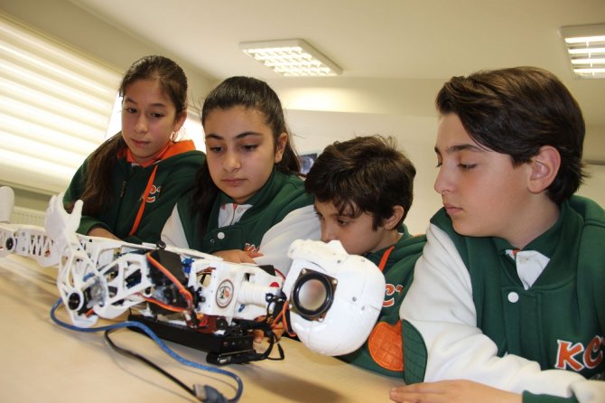 Amaçları Askerlerin Yanında Savaşacak Robot Yapmak