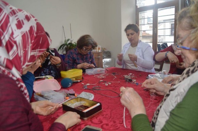 65 Yaşında Kazaziye Öğrenmeye Başladı