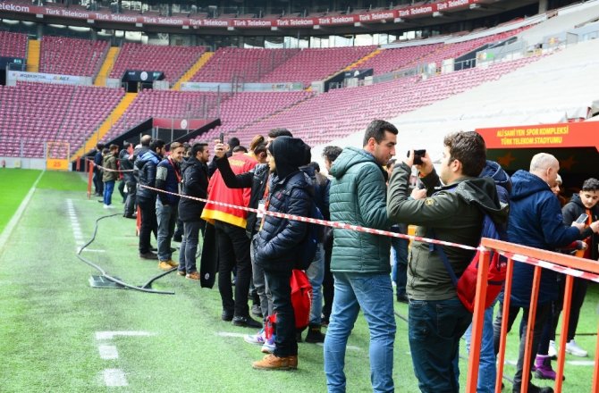 Galatasaray Stadyum Müzesi Taraftarla Buluştu
