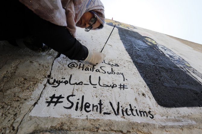 Yemenli Sanatçı Savaş Kurbanlarını Duvarlara Resmediyor