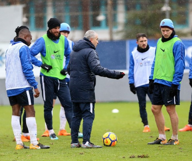 Trabzonspor Yağmur Altında Çalıştı