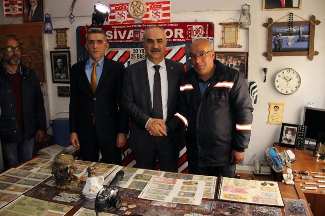 Çöpten Çıkardı, Koleksiyon Yaptı