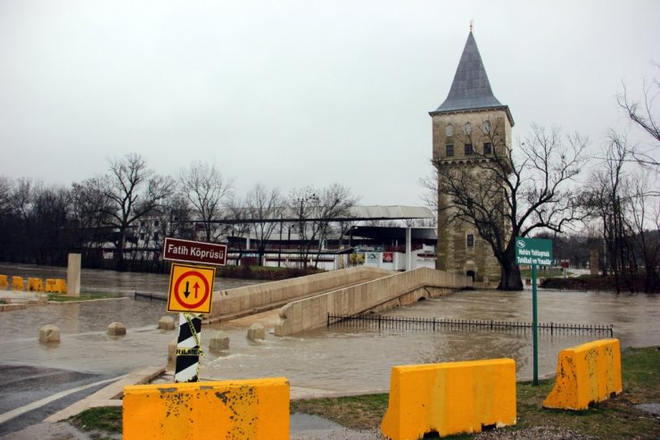 Tunca Nehri’nde ‘Turuncu’ Alarm Devam Ediyor