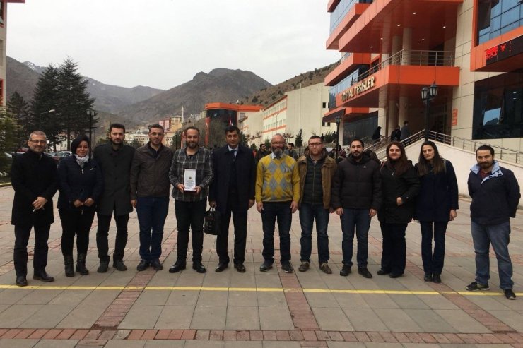 Jeofizik Mühendislerinden Demirel’e Onur Plaketi