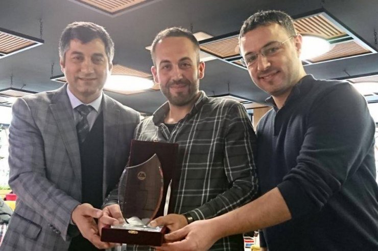 Jeofizik Mühendislerinden Demirel’e Onur Plaketi