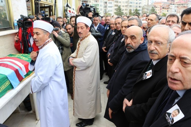 Chp’nin Meclis Grup Toplantısı’nı İptal Etti, Trabzon’a Cenazeye Geldi