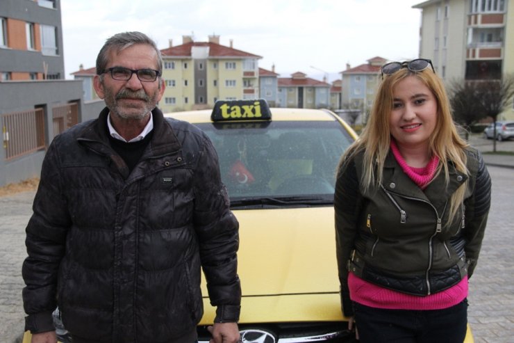 Babasına Kıyamadı Taksiciliğe Başladı