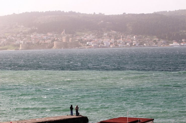 Çanakkale Boğazı’nın Rengi Değişti