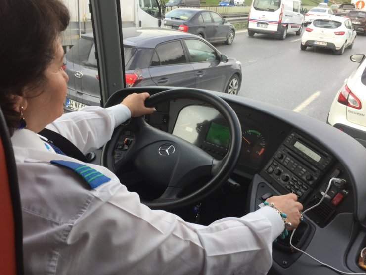 Nazan Çelik Evde Anne Yollarda Kaptan Şoför