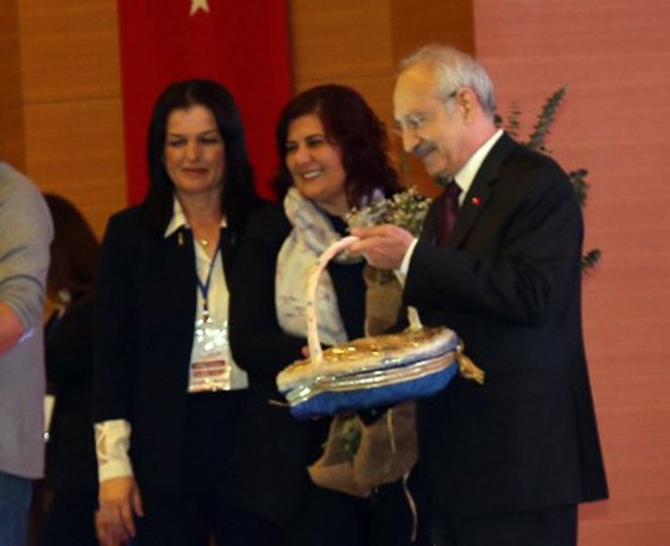Kılıçdaroğlu Kadın Muhtarlarla Bir Araya Geldi